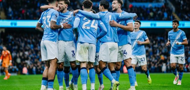 برشلونة يواجه منافسة شديدة من مانشستر سيتي على صفقة، مع ظهور تحديات تعرقل المفاوضات